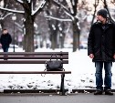 В Аниве бездомный мужчина заметил сумку на лавочке и разжился телефоном