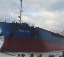 Экипаж севшего на мель китайского судна на Сахалине не запрашивает эвакуацию