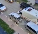 В Южно-Сахалинске скорая не могла проехать к подъезду дома 15 минут