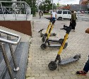 "Перекрывают остановки, офисы": южносахалинцы жалуются на парковки самокатов