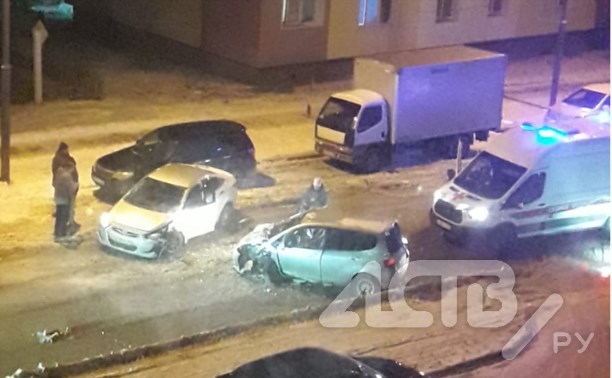 Пробки образовались на двух улицах Южно-Сахалинска из-за ДТП