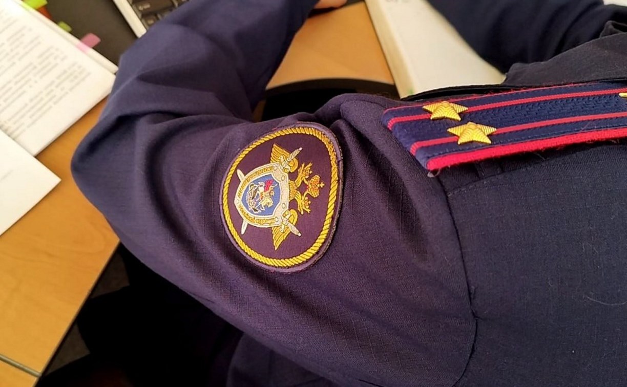 Пьяный житель Поронайска повалил на землю полицейского и пнул в лицо 