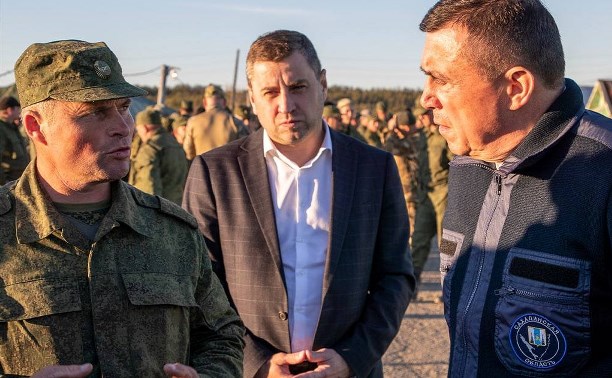 Дрова, место в садике, доверенность на бизнес мужа: что просят семьи мобилизованных сахалинцев у губернатора