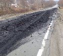 Уголь рассыпался с грузовика на дорогу у Санаторного