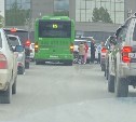 Затор образовался на кольце в Южно-Сахалинске из-за ДТП