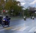 Очевидец: колонна мотоциклистов проигнорировала красный свет на перекрёстке в Южно-Сахалинске