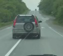 "Есть подозрение, что пьян": сахалинцы наблюдали странную езду автомобилиста на охотской трассе