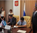 Сахалинские чиновники подписали соглашение о сотрудничестве с руководством Крыма