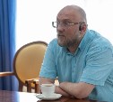 Депутат Госдумы Сергей Бурлаков оценил развитие безбарьерной среды в Южно-Сахалинске