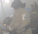Пожар тушили в многоквартирном доме в Поронайске