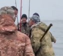 "Кто ты такой?!": неизвестный запретил сахалинцам ловить рыбу на удочку