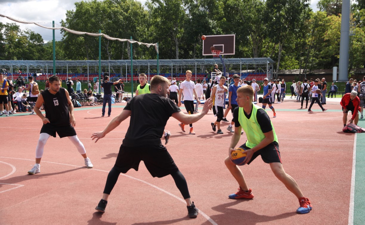 "Кресты" победили в турнире по стритболу в Южно-Сахалинске