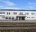 Мужчину жестоко избили на железнодорожной станции в Долинске