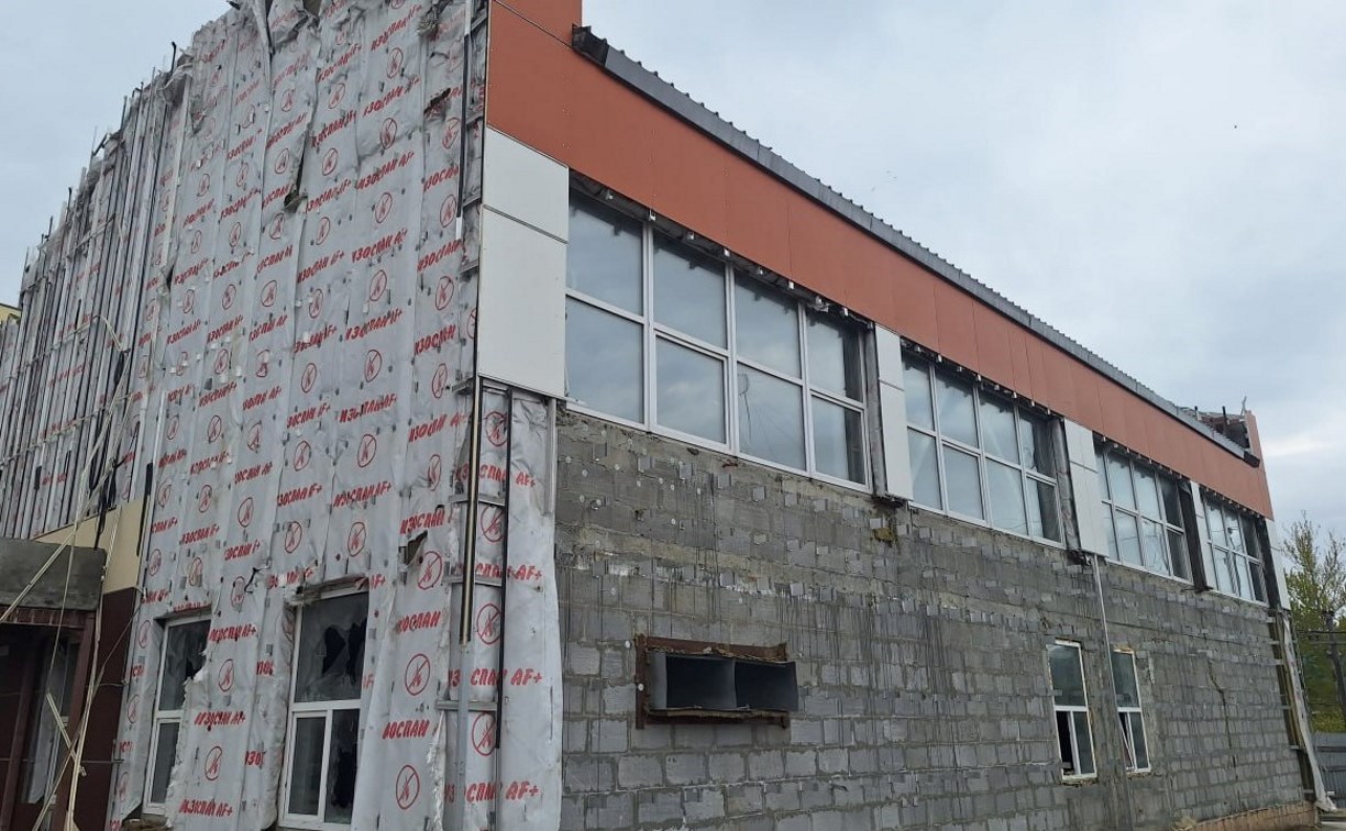 Крытый физкультурно-оздоровительный комплекс в Александровске-Сахалинском сдадут до конца года 