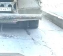 В Южно-Сахалинске бетономешалка пролила свой груз на дорогу