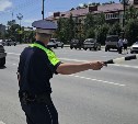 12 пьяных, столько же без прав: за что штрафовали водителей на сахалинских дорогах 11 августа