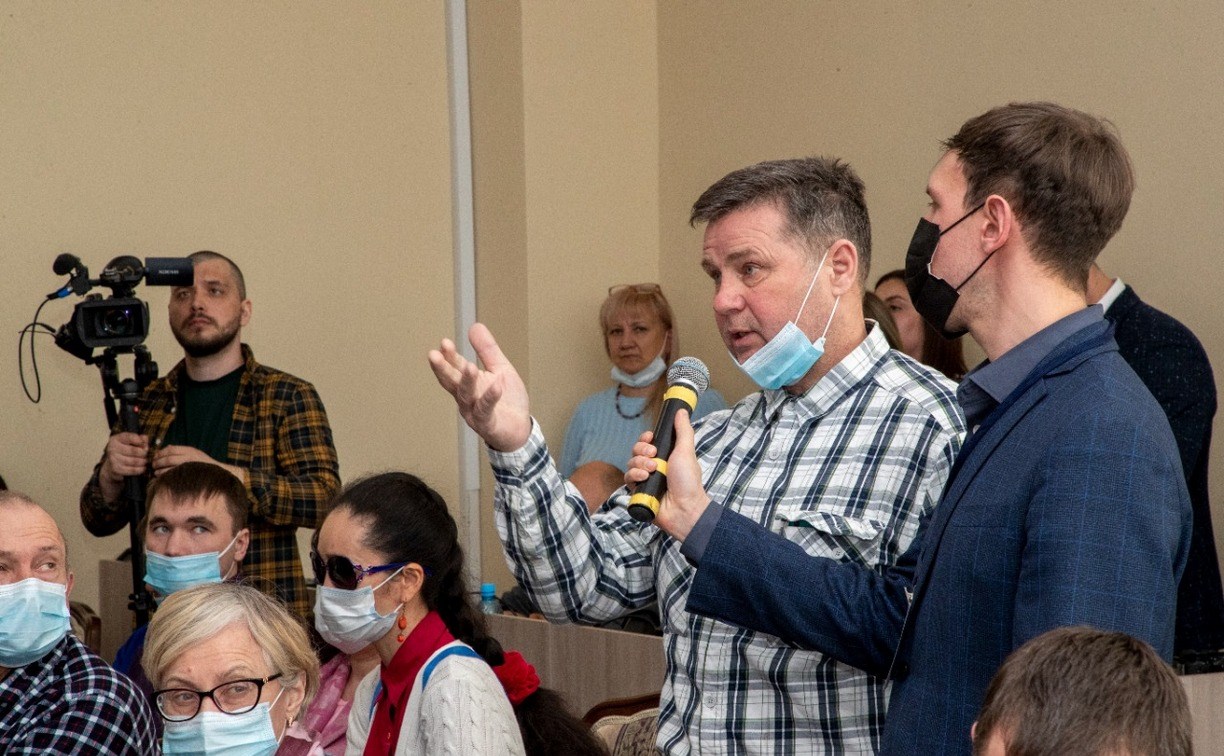 Губернатор Валерий Лимаренко встретился с жителями Дальнего