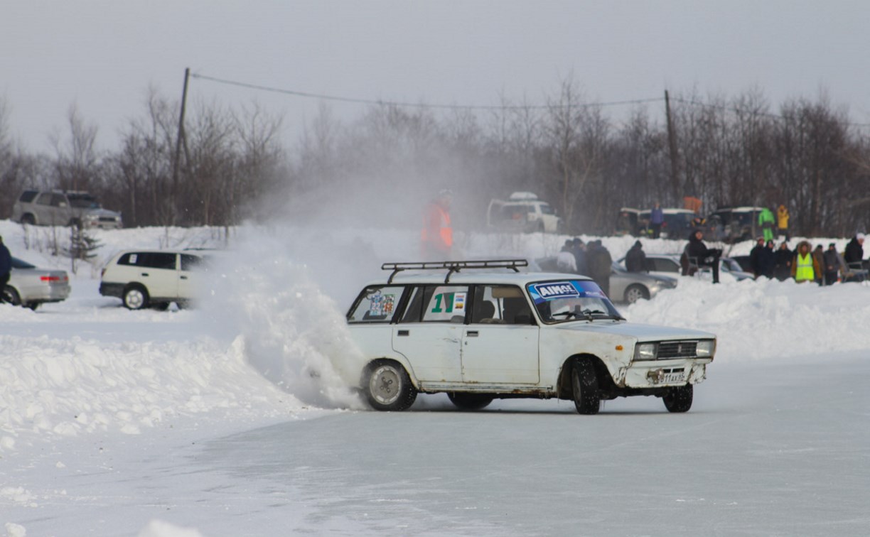 Сахалинские автомобилисты выбрали лучших в ледовом дрифте