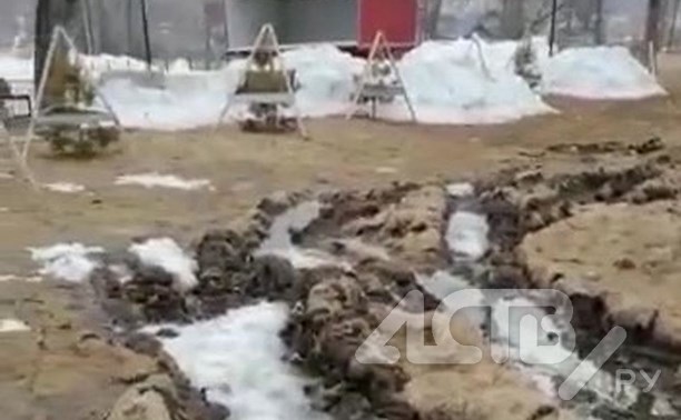 "За чей счёт безобразие?": в сахалинском селе коммунальщики перепахали газон в новом сквере
