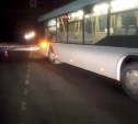 Рейсовый автобус проехал по ноге пешехода на окраине Южно-Сахалинска