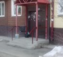 Подъезд жилого дома в Южно-Сахалинске оцепили оперативные службы