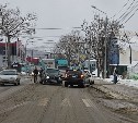 Кроссовер и грузовик столкнулись в Южно-Сахалинске