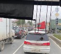 Встали колом: из-за новых колец на улице Сахалинской водители застряли в пробках