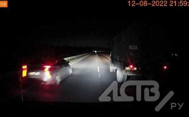 "Срочно надо": двойной обгон на объездной дороге зафиксировал авторегистратор сахалинца