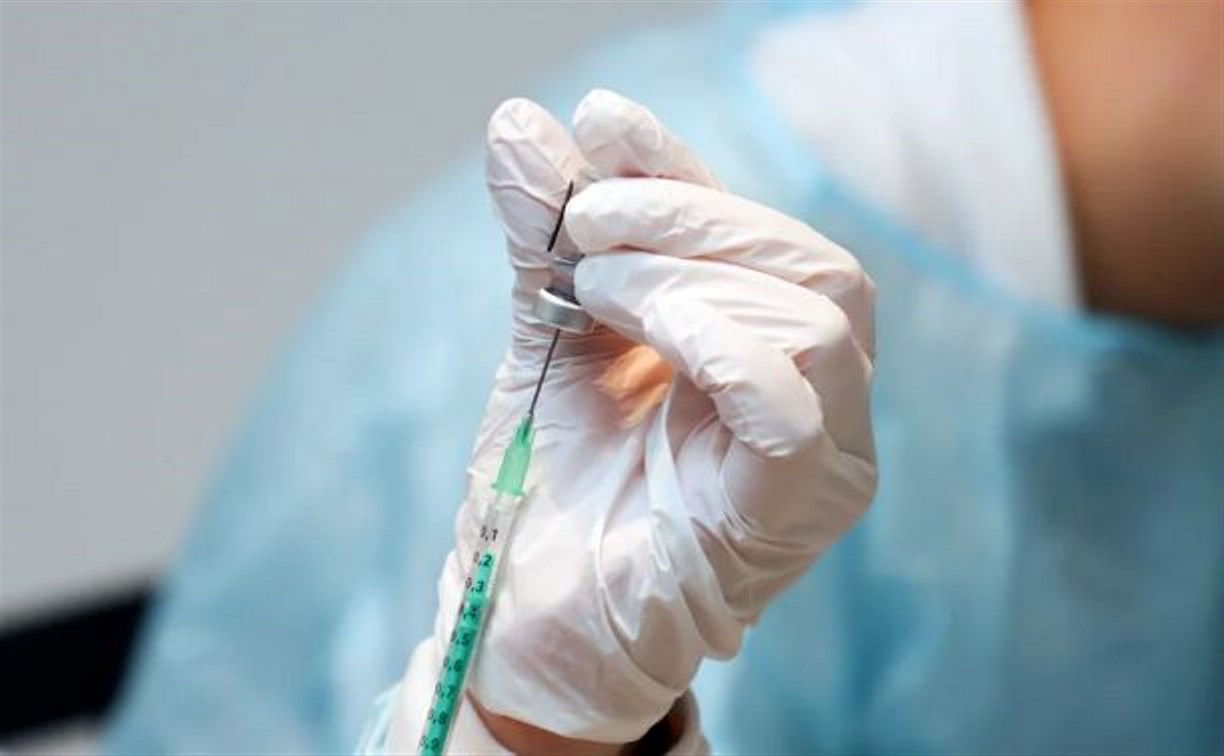 Вакцинацию от COVID-19 на Сахалине и Курилах прошли 15 070 человек