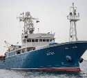 Рыбаки с судна "Ангел", спасшие дрейфовавшего 2 месяца в Охотском море человека, получили награды 