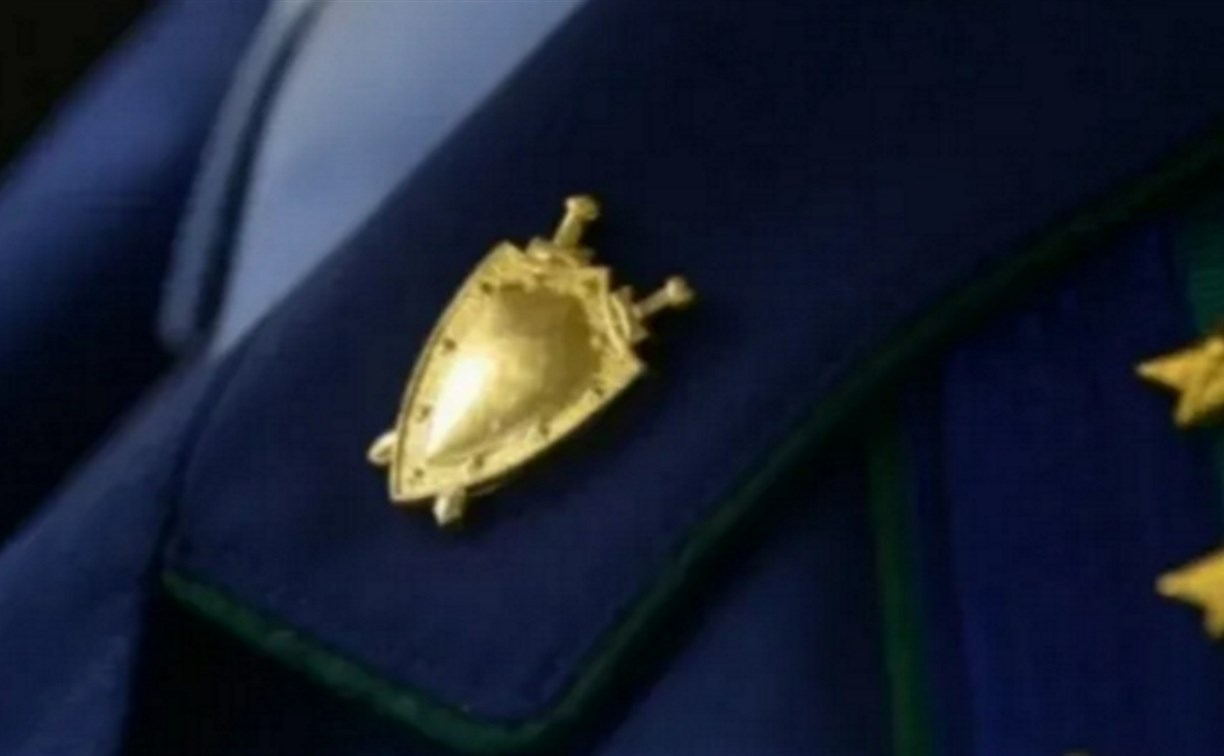 В Холмске нашли потенциально опасные школьные автобусы