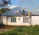 Двухквартирный дом вспыхнул на Сахалине