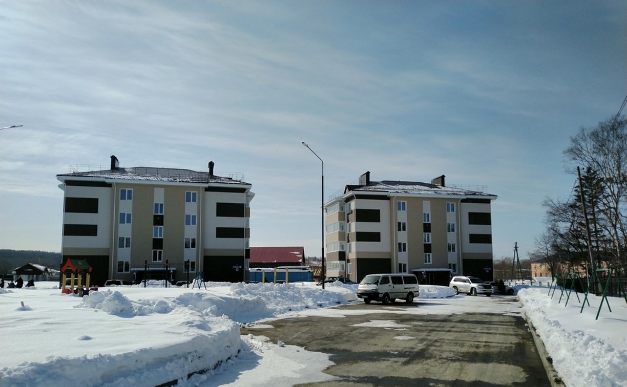Восемьдесят семей заселились в пять новых арендных домов по улице Вилкова в Долинске