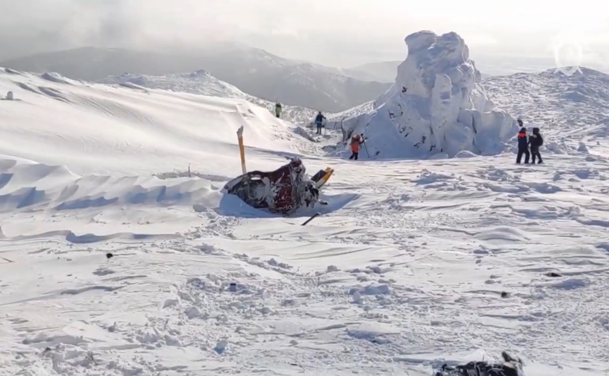 Видео с места авиакатастрофы на Сахалине, где погибли пилот и туристка