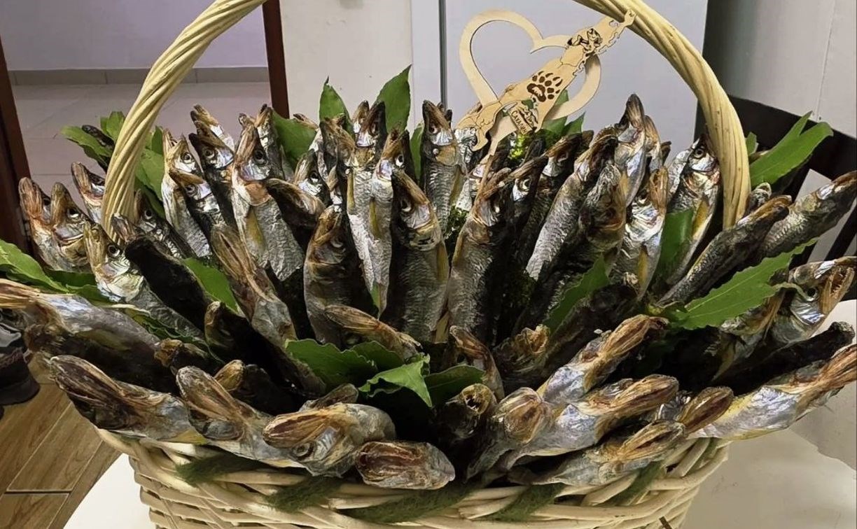 "Корзина с корюшкой произвела фурор!": организаторы концерта Киркорова рассказали о подарке артисту