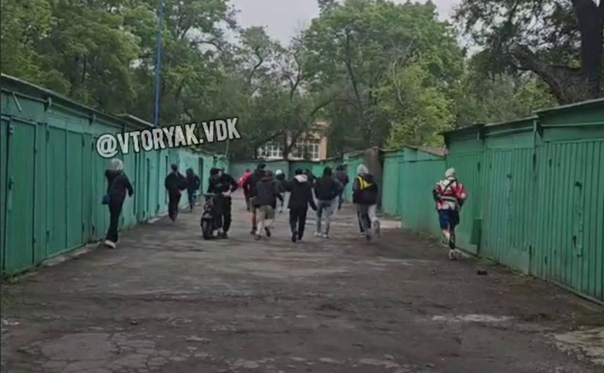 "Плакал от страха и боли": толпа школьников избила мальчика во Владивостоке