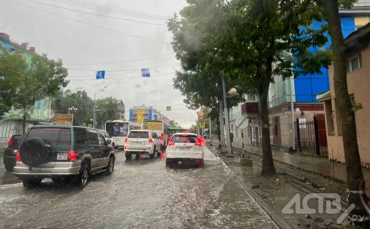 Синоптики уточнили, какие районы Сахалинской области накроют сильные дожди
