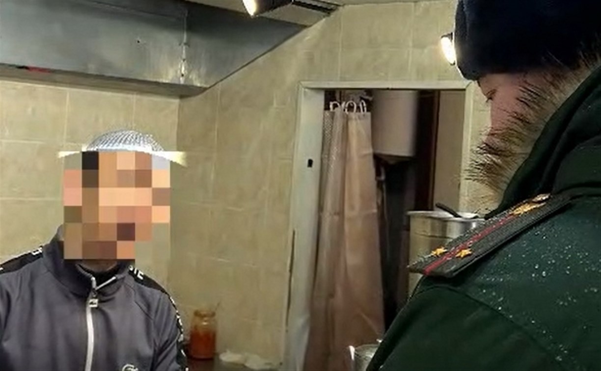 Военные следователи в Южно-Сахалинске провели рейд по точкам фастфуда и выявили уклонистов 