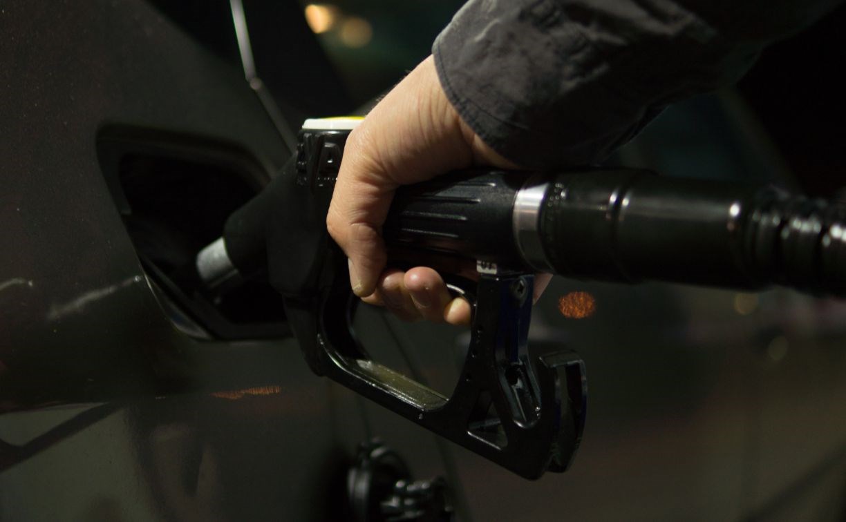 Цены на бензин подросли на АЗС в Южно-Сахалинске