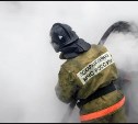 Горящую постель потушили пожарные Корсакова
