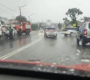 Автомобили лоб в лоб столкнулись в Корсакове