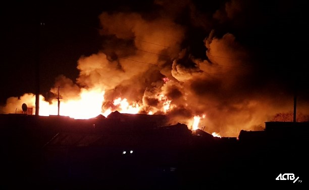 Рыболовная база сгорела ночью в селе Макаровского района