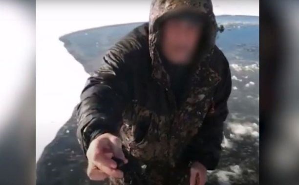 Очередной рыбак на Сахалине провалился под лёд вместе с телефоном и брелоком от машины