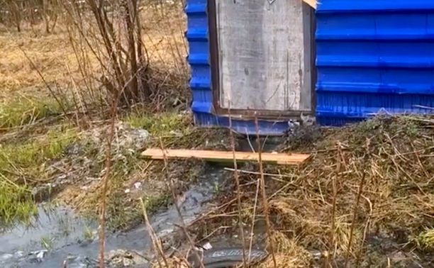 "Это улица не Алых роз, а улица сточных вод" - в Дальнем годами бежит станция канализации