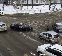 Два авто не поделили перекрёсток Мира-Компроспект в Южно-Сахалинске