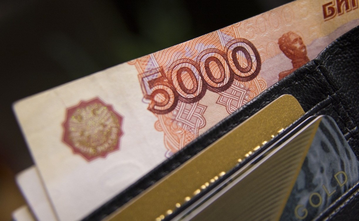 Сахалин наводнили фальшивые купюры в 5000 рублей