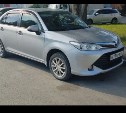Автомобиль Toyota Corolla Axio пострадал от неизвестного водителя в Южно-Сахалинске