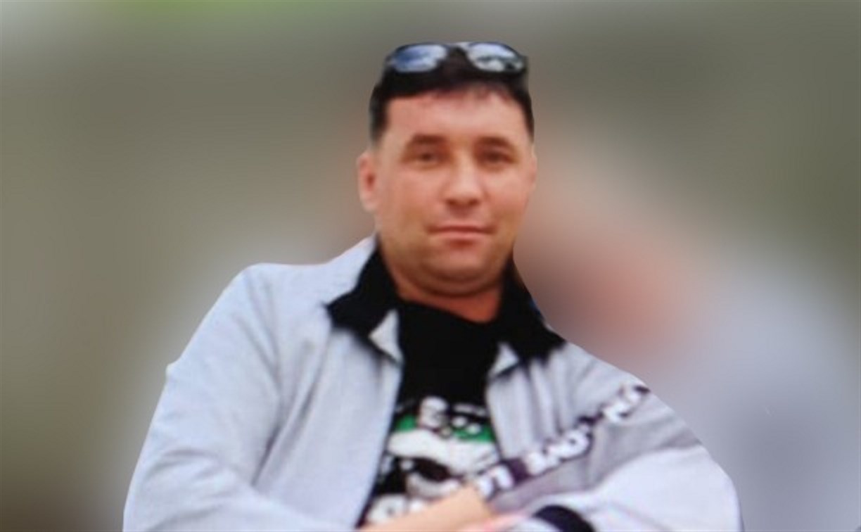 Родственники и полиция Смирных ищут 41-летнего мужчину