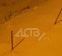 "Легко проткнуться": опасные штыри торчат вдоль тротуара в Южно-Сахалинске