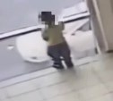 Момент падения ребёнка из Южно-Сахалинска в ТЦ Новороссийска зафиксировала камера